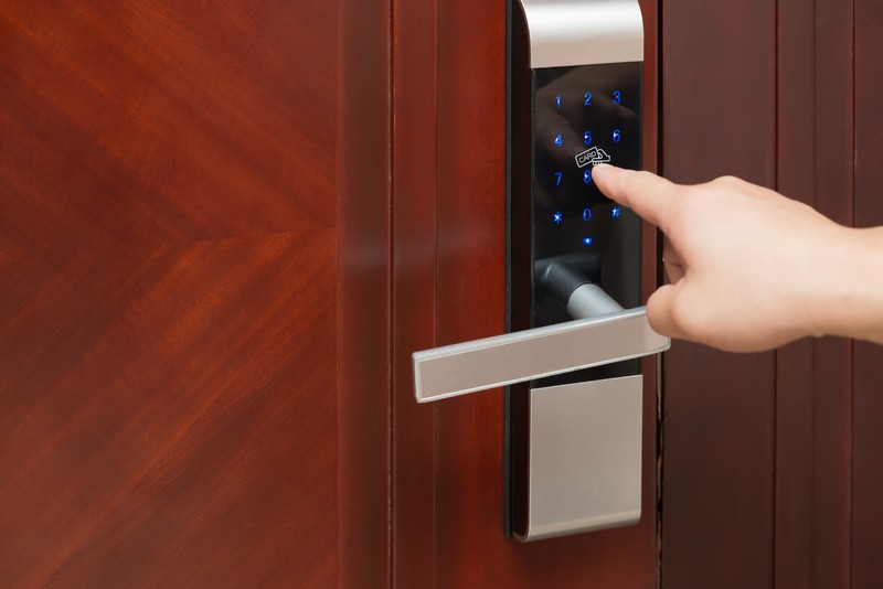 Professional Bellevue commercial locksmith in WA near 98004