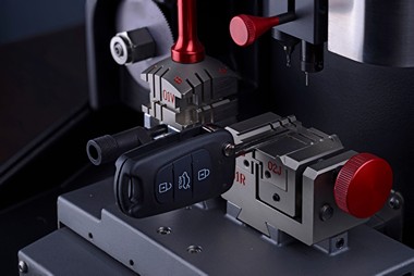 Expert SeaTac key cutter in WA near 98198
